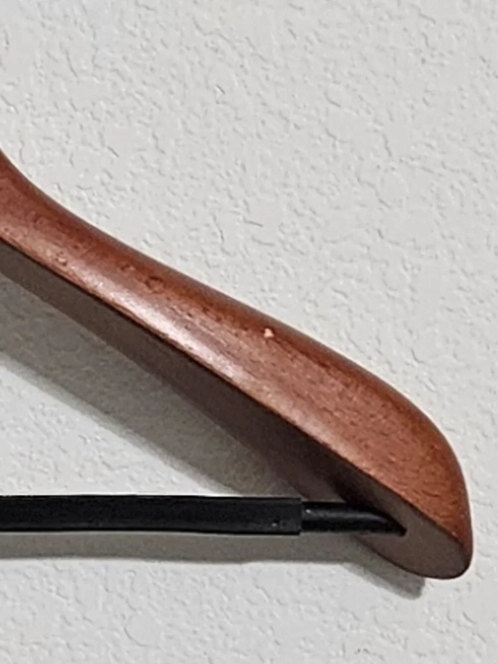 Hefty Hanger wtih Wide Shoulders, Non Slip Pants Bar